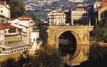Tours in the North of Portugal: Cultural, historical, religious and wine itineraries.