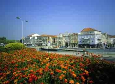 Tours in the North of Portugal: Cultural, historical, religious and wine itineraries.