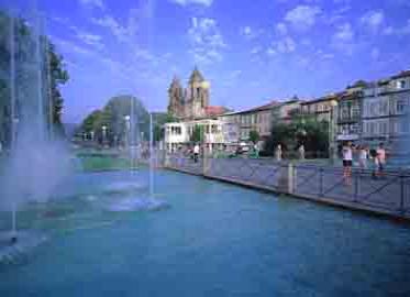 Tours in the North of Portugal: Cultural, historical, religious and wine itineraries.