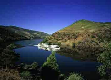 Tours in the North of Portugal: Cultural, historical, religious and wine itineraries.