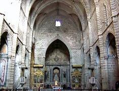 Portugal tours: Lisbon, Fatima, Algarve, Oporto. Group packages. Reservations: guides, buses, limousines, accommodation, conventions. Deluxe private escorted trips. Cultural luxury coach excursions.