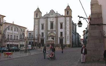 Portugal tours: Lisbon, Fatima, Algarve, Oporto. Group packages. Reservations: guides, buses, limousines, accommodation, conventions. Deluxe private escorted trips. Cultural luxury coach excursions.