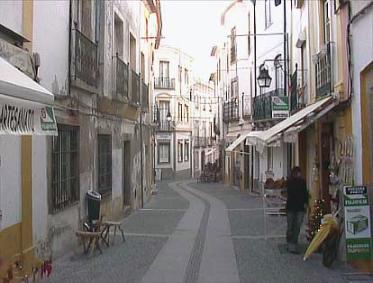 Portugal tours: Lisbon, Fatima, Algarve, Oporto. Group packages. Reservations: guides, buses, limousines, accommodation, conventions. Deluxe private escorted trips. Cultural luxury coach excursions.