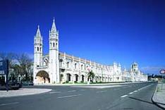 Recorridos en Lisboa con una Agencia de Viajes de Portugal. Excursiones de lujo con un Tour Operador Portugu�s. Tours en limusine de Lisboa para Fatima, Obidos, Estoril, Sintra, Pena, Coimbra, Evora, Oporto.