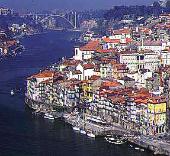 Recorridos de lujo en Oporto y alrededores con una Agencia de Viajes y Tour Operador de Portugal. Visitas panoramicas en limousine con guia de habla Espa�ola en Mi�o, Duero, Santiago de Compostela.