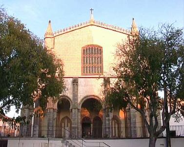 Portugal Tour Operator and Travel Agency, Lisbon. Cultural sightseeing tours. Tourism booking: Student, pilgrimage, wine tours.