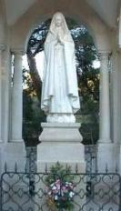 Recorridos en Lisboa con una Agencia de Viajes de Portugal. Excursiones de lujo con un Tour Operador Portugu�s. Tours en limusine de Lisboa para Fatima, Obidos, Estoril, Sintra, Pena, Coimbra, Evora, Oporto.
