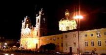 Lisbon private guided sightseeing tour by night. Luxury vehicles and guide services. Choose your itinerary: monuments, highlights, fun in Lisbon. English speaking guide drivers.