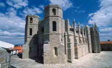 Tours in the North of Portugal: Cultural, historical, religious and wine itineraries.