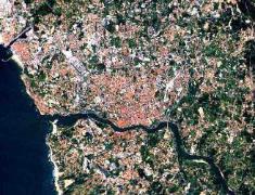 In Oporto you can enjoy day tours or private tours: cruise excursions, wine tours, religious pilgrimage