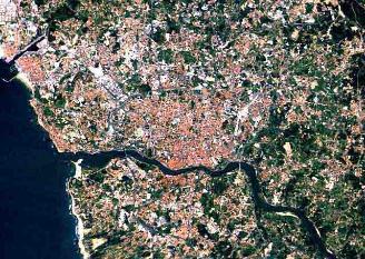 In Oporto you can enjoy day tours or private tours: cruise excursions, wine tours, religious pilgrimage