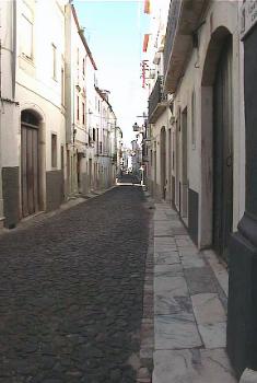 Driving tour of Estremoz narrow streets