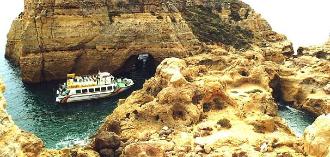A cruise tour along the rocky coast of Southern Portugal